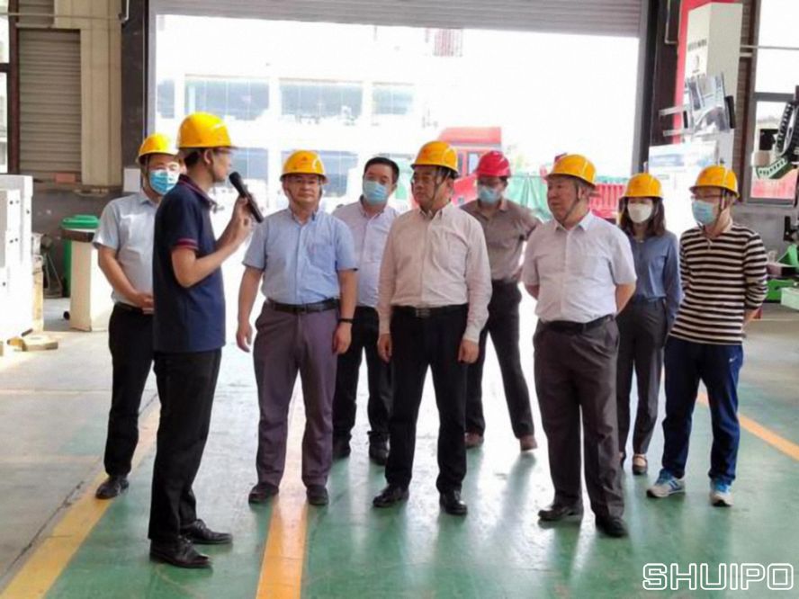 山東省科學(xué)院激光研究所所長賈中青、山東省機(jī)械設(shè)計研究院院長林江海帶領(lǐng)激光、高端裝備領(lǐng)域?qū)＜乙恍?人到水泊焊割實(shí)地調(diào)研 (已調(diào)整大小)